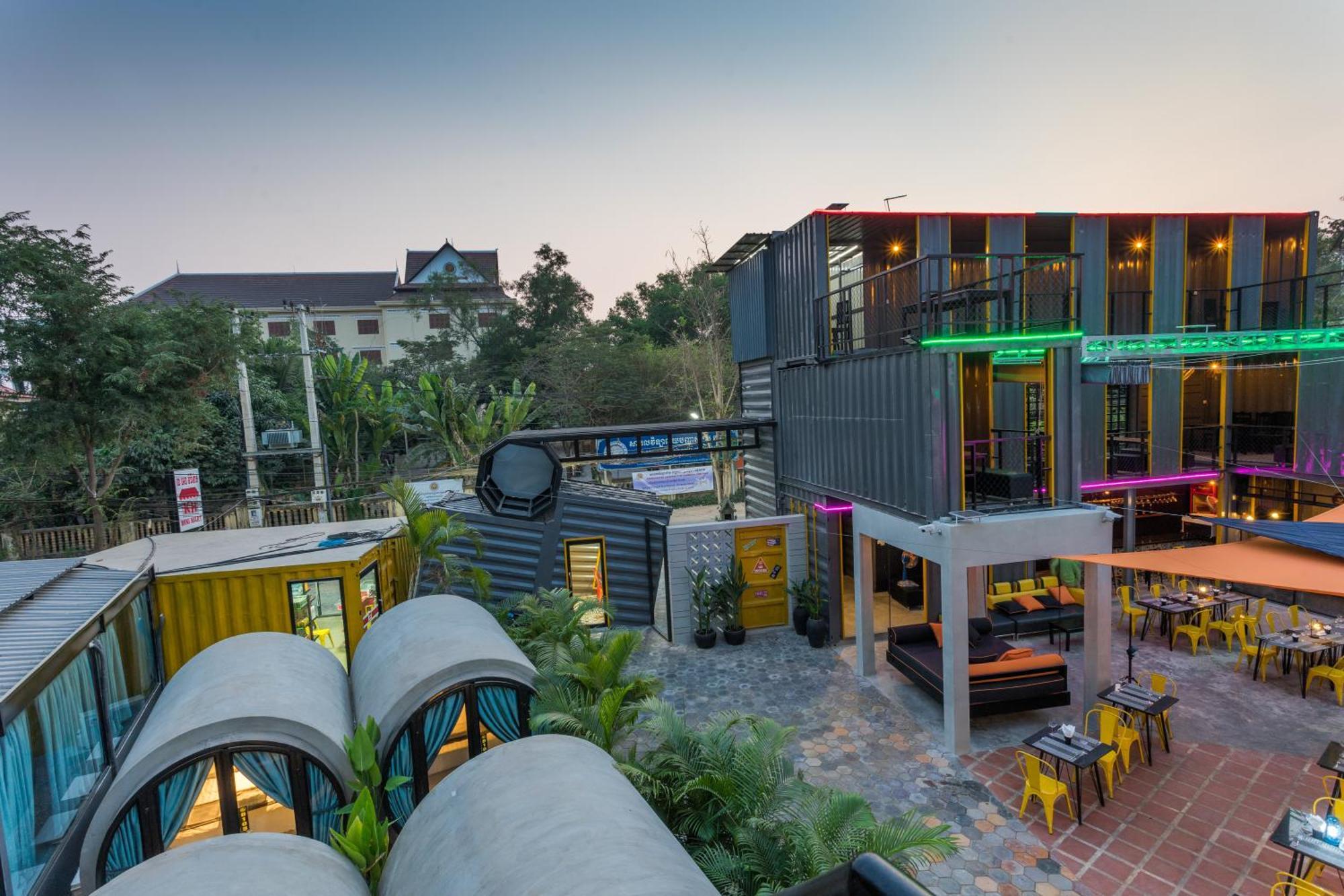 White Rabbit Hostel Siem Reap Extérieur photo