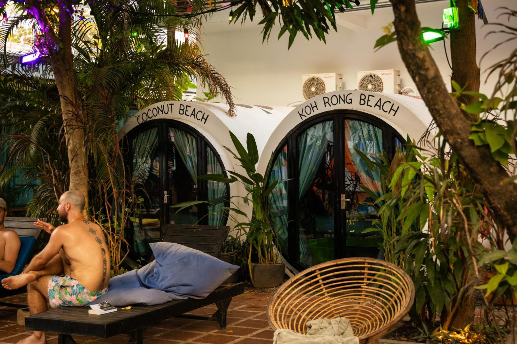 White Rabbit Hostel Siem Reap Extérieur photo